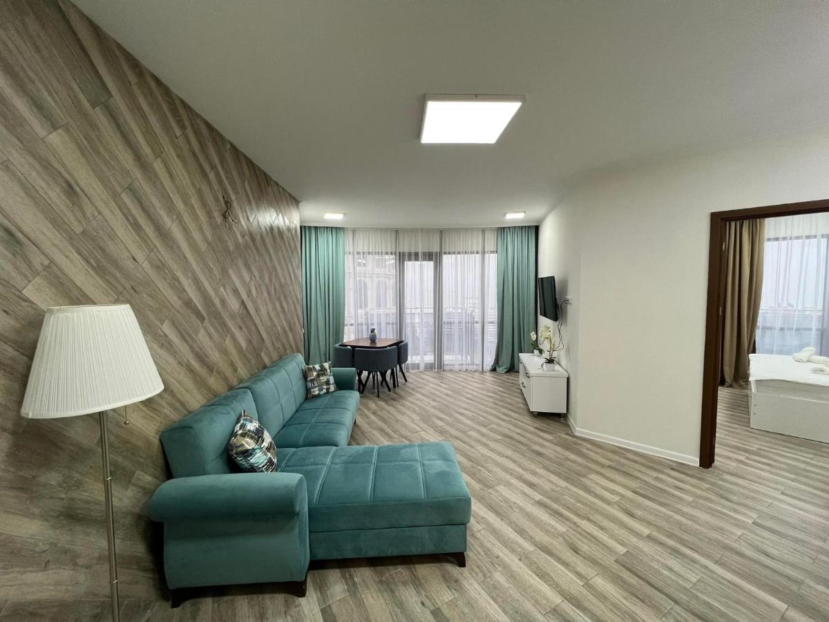 Holiday Lux Sea Towers Batumi Exterior photo