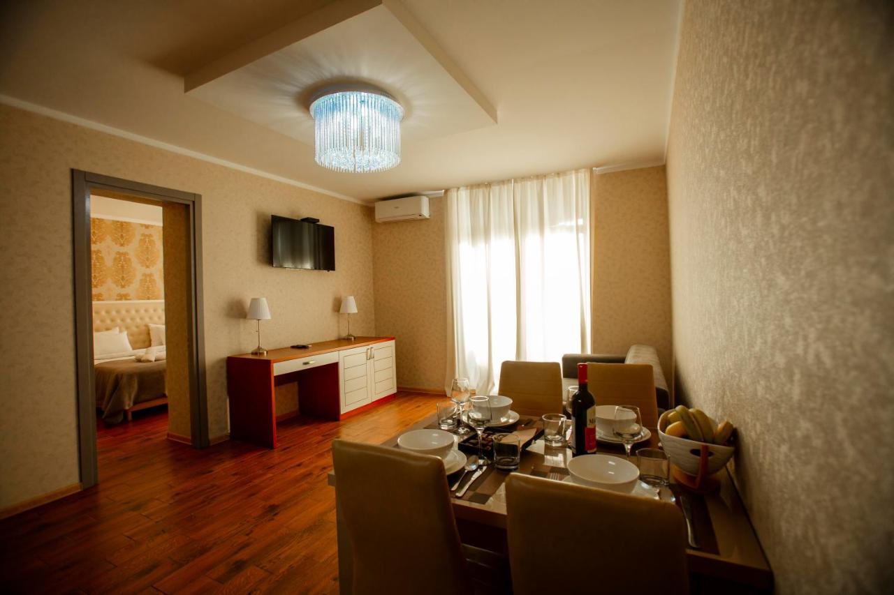 Holiday Lux Sea Towers Batumi Exterior photo