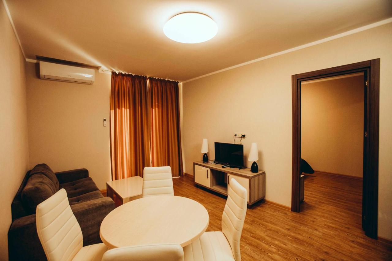 Holiday Lux Sea Towers Batumi Exterior photo
