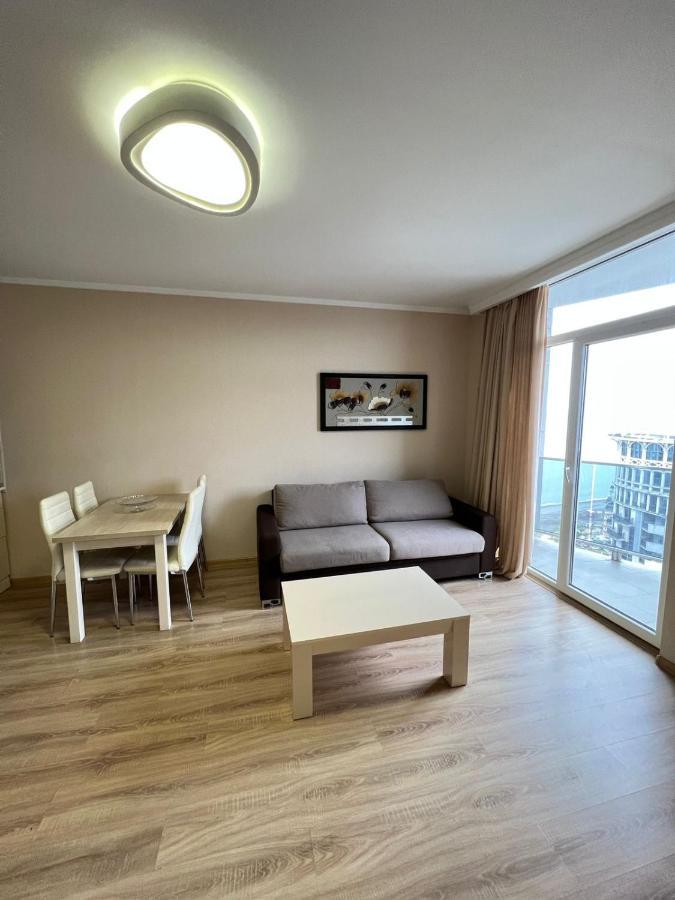 Holiday Lux Sea Towers Batumi Exterior photo