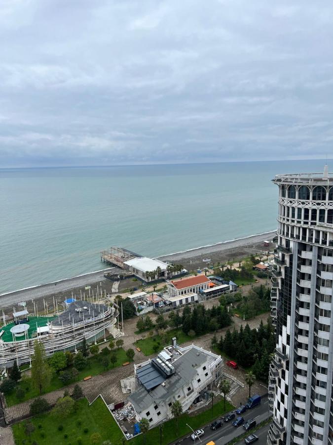 Holiday Lux Sea Towers Batumi Exterior photo