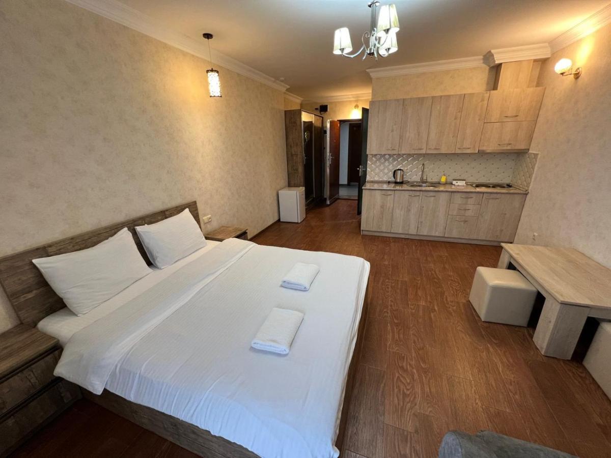Holiday Lux Sea Towers Batumi Exterior photo