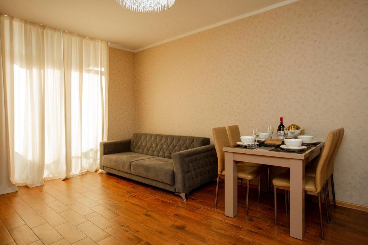 Holiday Lux Sea Towers Batumi Exterior photo