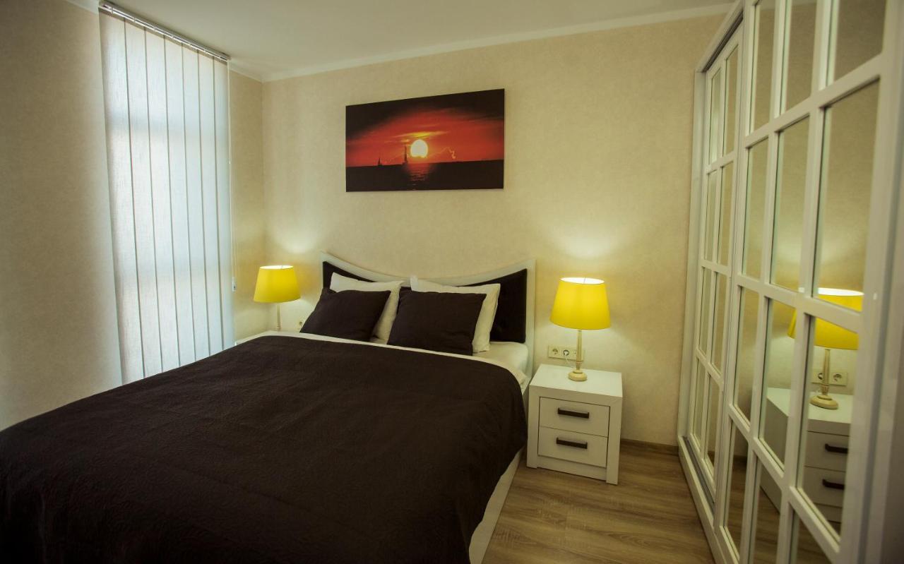 Holiday Lux Sea Towers Batumi Exterior photo
